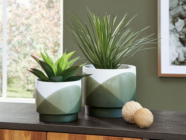  this planter set is designed to accommodate a variety of flowers or foliage. Ceramic is a tried-and-true material with a fresh mo