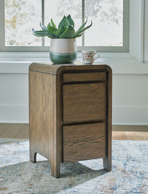  while the pull-out tray easily holds nibbles and drinks. And its USB charging options m