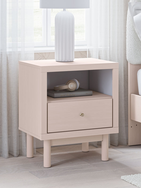  charming vibe to organizing bedside essentials