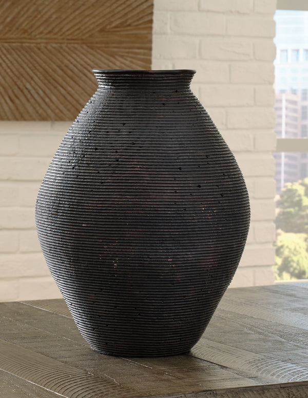  drawing attention to this elegantly earthy centerpiece.<br/><br/><b>Product Features</b><ul><li>Made of polyresin</li><li>Antiqued brown finish</