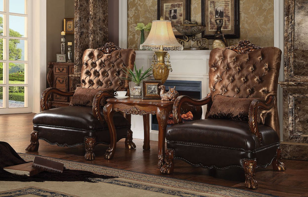 The Dresden sofa collection creates an elegant and traditional design into your living room. Hand-Crafted pieces inspired from the luxurious design of the past, the new Dresden sofa features elaborate ornamental details and a sophisticated style which giv