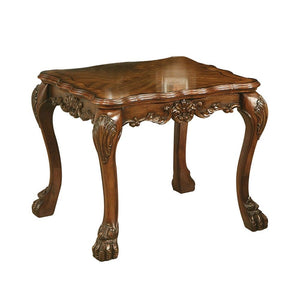  reflects highly decorative details