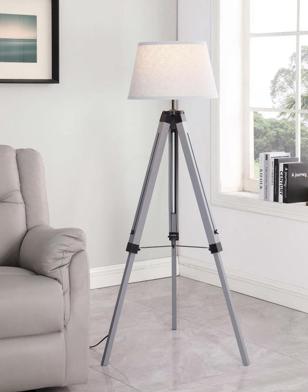  choosing the Dayton floor lamp to begin a cool look of both studio and contemporary attitudes. This tripod style lamp is perfect for retro design schemes and for upbeat modern sett