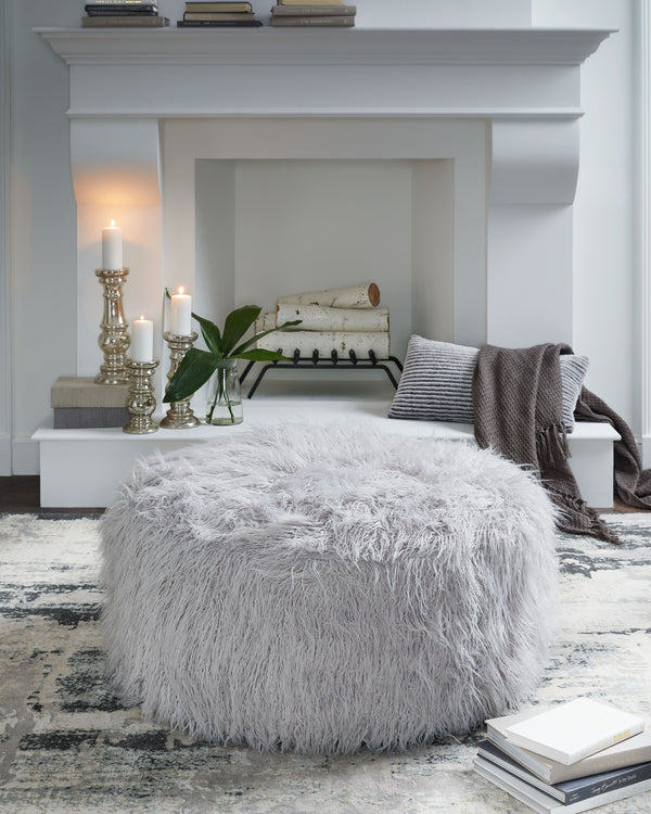  and its casual light gray hue allows this plush piece to make a stylish statement in a variety of spaces.<br