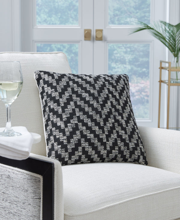  this accent pillow spans all seasons. Its woven chevron pattern merges well with multiple decor styles. And the durable high-performance fabric is designed for softness