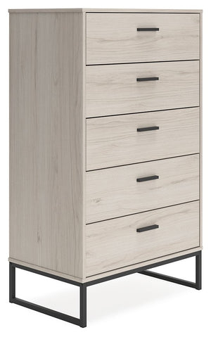 Light and bright, this chest of drawers is inspired by chic design. A light natural finish over replicated oak grain offers an authentic touch to this so-cool piece. It beautifully blends the hues of natural living with the edginess of your modern lifesty