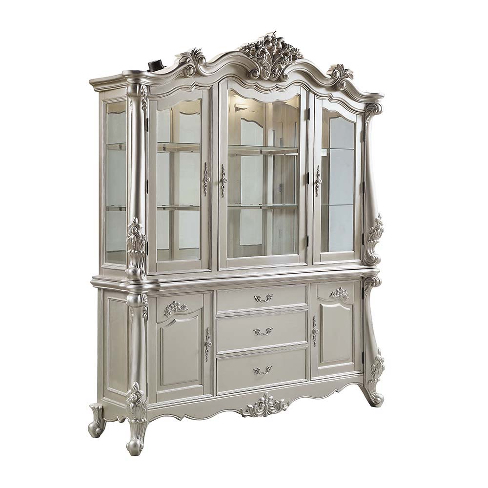 An ode to traditional glamour, the Devayne dining table brings in all the allure and charm that you are seeking for a dining table. The table features an extension leaf that allows for additional dinner guests. The champagne finish enhances the beautiful 