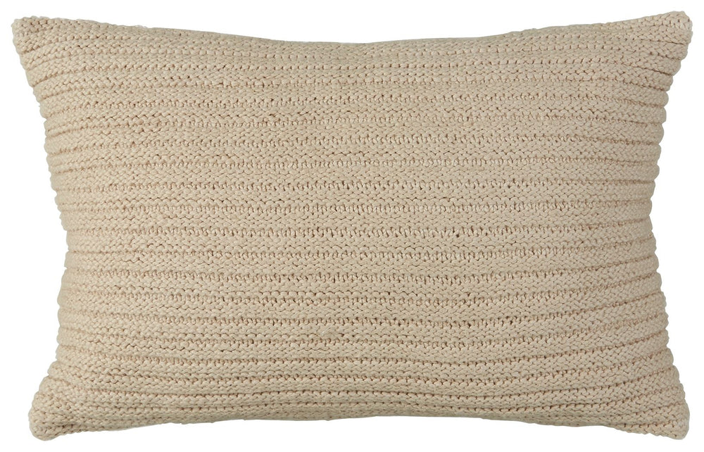 Whether you-'re looking for the perfect finishing touch or an easy update, this richly subtle pillow is sure to please. It epitomizes easy elegance with its mellow hue and ribbed construction.<br/><br/><b>Product Features</b><ul><li>Made of cotton</li><li