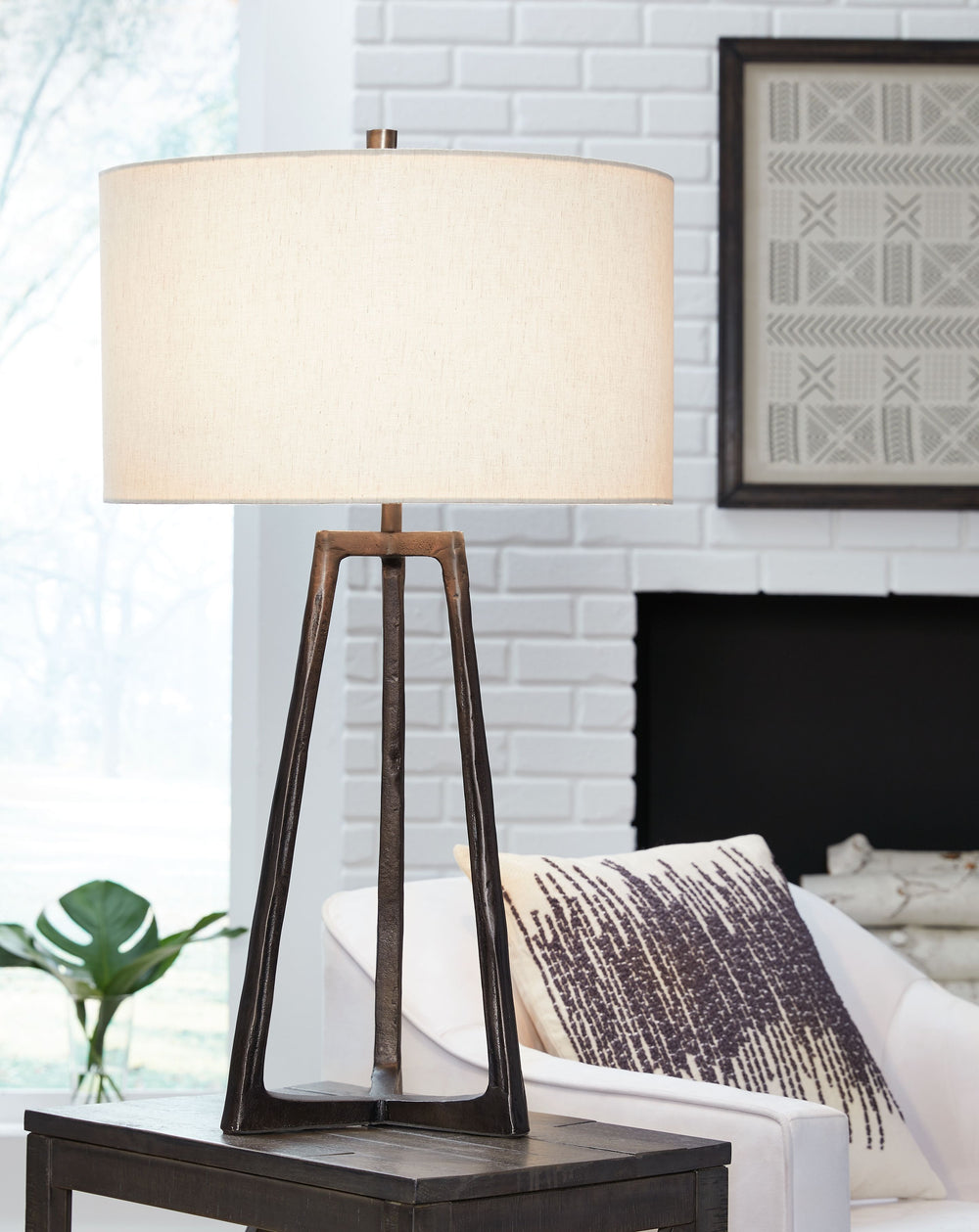With its structural metal base and antiqued black finish, this table lamp takes a decidedly different stance on style. Whether youâ€™re a fan of vintage chic or industrial hip, itâ€™s an illuminating choice.<br><br><b>Additional Dimensions</b><br><ul><li>