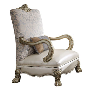 The Dresden sofa collection creates an elegant and traditional design into your living room. Hand-Crafted pieces inspired from the luxurious design of the past, the new Dresden sofa features elaborate ornamental details and a sophisticated style which giv
