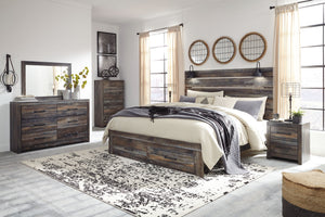  rustic and industrial styles can make one happy marriage. Case in point: this king panel bed with storage. A refined take on barn board beauty