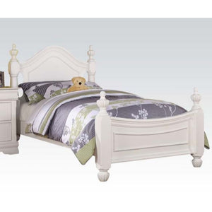 The Classique traditional collection features classic style with step-up look all showcased in raised bead detail, decorative finials and bun feet.<br/><br/><b>Product Features</b><ul><li>Box Spring Required</li><li>Poster Bed: Arched HB, Concave FB with 