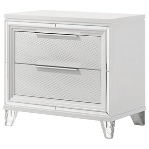  creates a striking look. Featuring picture framed recessed p