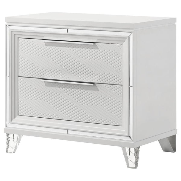  creates a striking look. Featuring picture framed recessed p