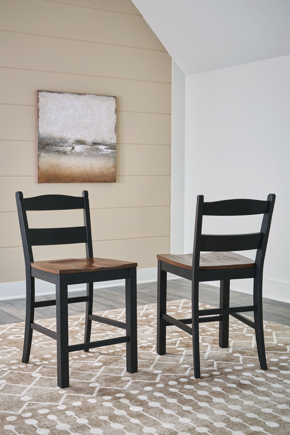 This counter height bar stool serves up the best in cottage styling. Its contoured seat keeps you comfortable while chatting over coffee and bantering over board games. The two-tone finish, versatile enough for many casual aesthetics, is a charming choice