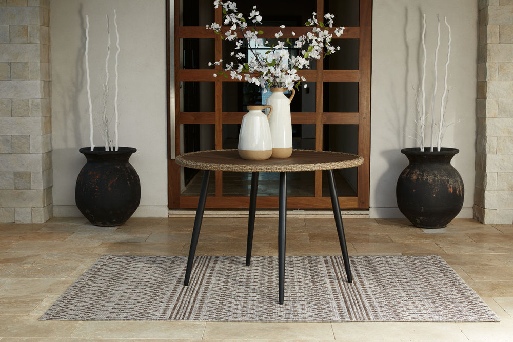 This round outdoor table sets the standard for alfresco dining. Its powder coated steel frame and resin tabletop are ready to withstand the elements for seasons to come. The dining table-'s cool two-tone color scheme adds another layer of interest to your