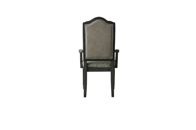 Inspired by European Romanticism, this House Beatrice dining set evokes an iconic refinement. Wooden dining table matches with chairs upholstered with a beautiful faux leather