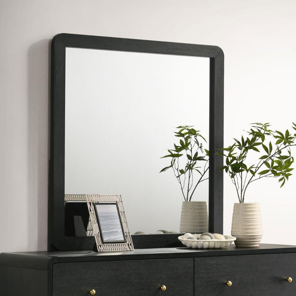  resisting wear and tear for a chic look that lasts. It features rounded corners on its frame