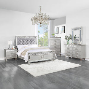  Silver & Mirrored Finish