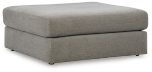  low-slung shape of this set makes it fully lounge-ready. Its deep seating invites you to sink right in