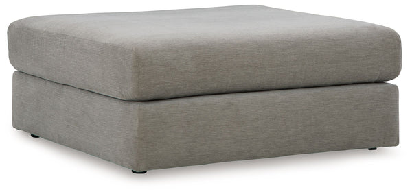  low-slung shape of this set makes it fully lounge-ready. Its deep seating invites you to sink right in