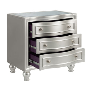  accentuating the mirrored top and sil