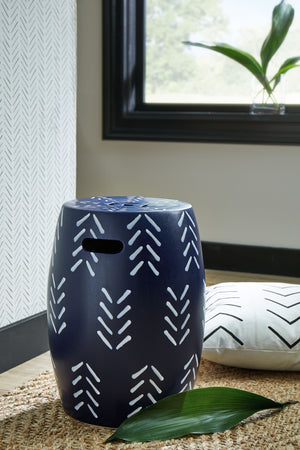  while hand holds on the sides and a drain opening on top provide modern functionality. Suiting both indoor and outdoor spaces