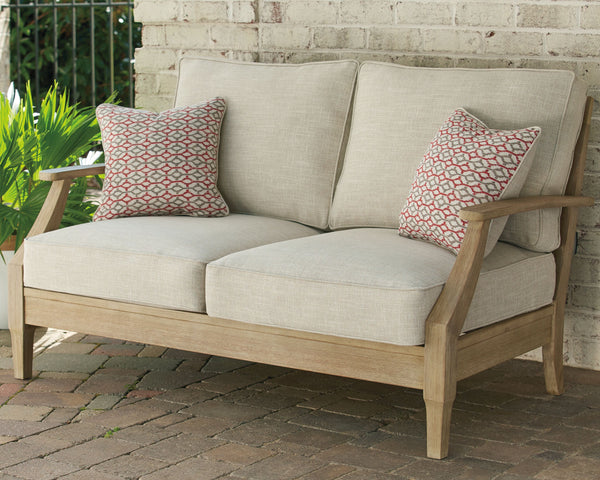  this outdoor loveseat marries sturdiness and style in such a delightful way. For that much more weather protection