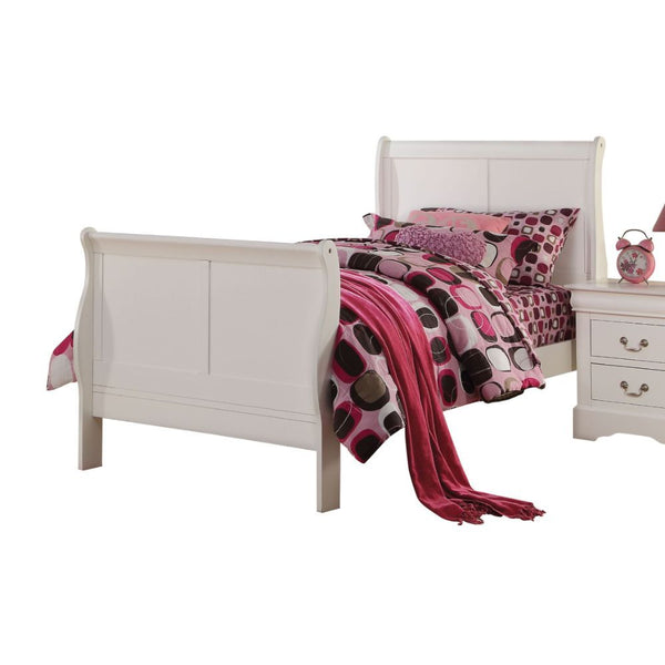 The Louis Philippe III collection brings traditional style details from its sleigh beds, featuring KD headboard, and footboard. Crafted with selected wood and veneers is available in different finish to choose from antique gray, black, cherry and white fi