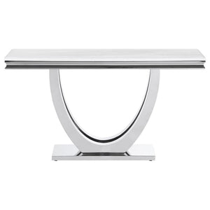 adds sculptural beauty and durability. 