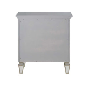  and the nailhead trim perfectly finishes the headboard. The si
