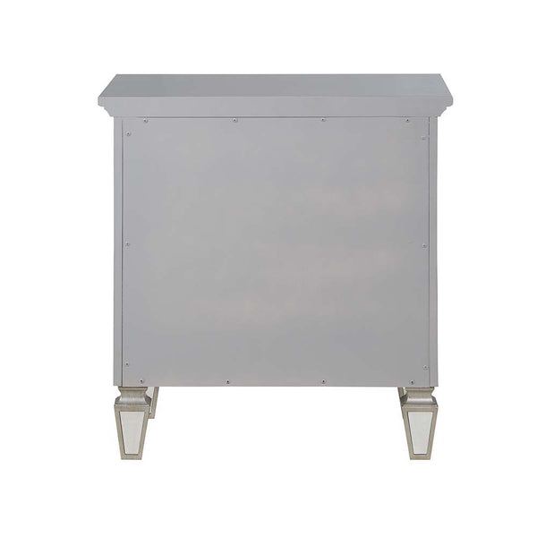  and the nailhead trim perfectly finishes the headboard. The si