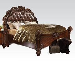 Create an elegant, traditional design in your bedroom with the Vendome collection. Hand-crafted piece inspired from the luxurious designs of the past, the Vendome collection features elaborate wood carving details, traditional hardware and a sophisticated