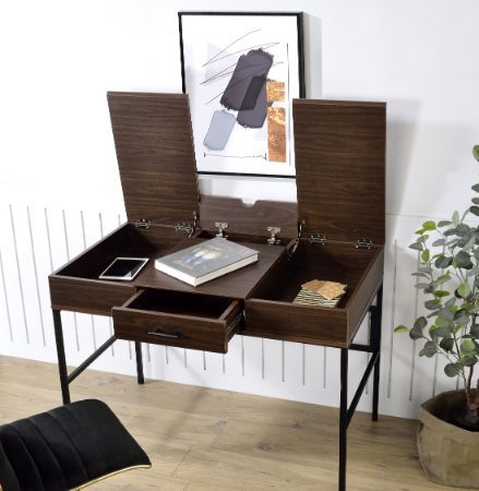 KDâ€¢ Rectangular Writing Deskâ€¢ Built-in USB Port and Plugâ€¢ 1 Storage Drawerâ€¢ 3/4 Extension Drawer Glideâ€¢ Side Metal Drawer Glideâ€¢ Metal Base<br/><br/><b>Product Features</b><ul><li>Case: 1Pc/1Ctn</li><li>Finish: Oak & Black Finish</li><li>Style