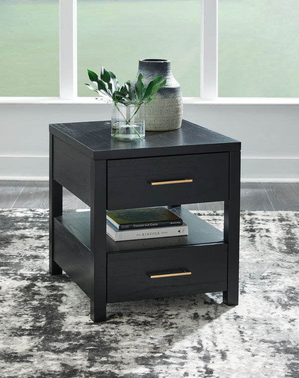  this end table is the perfect choice. Its black finish