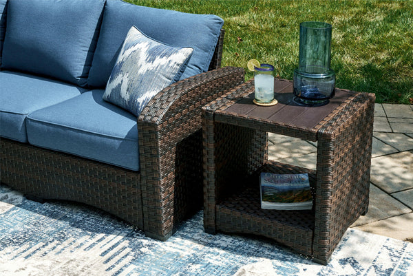  this end table is the perfect addition to any outdoor setting. Its all-weather resin wicker and aluminum frame offer years of beauty. Designed for easy maintenance
