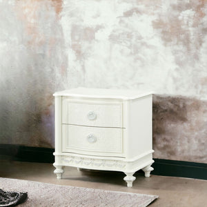  Hdw: White Metal Drawer Size: 6-"H (152mm)