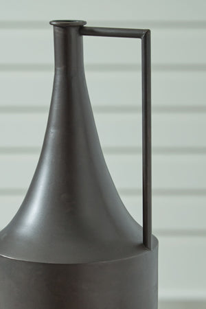  this piece plays well in spaces ranging from casual to contemporary.