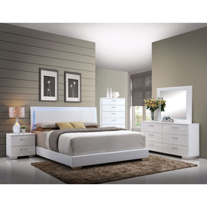 High gloss white finish wraps the Lorimar bedroom collection for a casual yet contemporary look to be added to your home. Featured PU footboard adds different look of this bed increasing variety to your sweet modern master room.<br/><br/><b>Product Featur