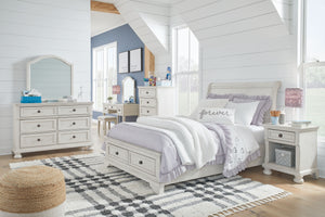 Robbinsdale - 10 Pc. - Dresser, Mirror, Chest, Full Sleigh Storage Bed, 2 Nightstands, Vanity Set - Antique White