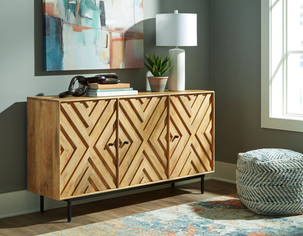  chic design ends here. A versatile stunner