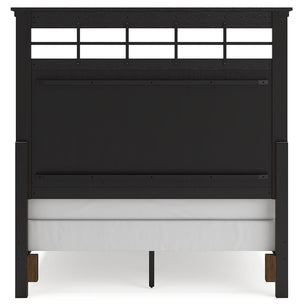 Shawbeck - Medium Brown - Queen Panel Bed
