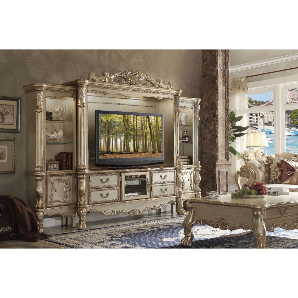 The Dresden collection creates an elegant and traditional design into your living room. Hand-Crafted pieces inspired from the luxurious design of the past, the featuring elaborate ornamental details and a sophisticated style which give your living space a
