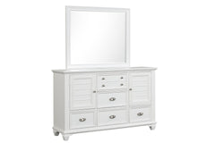 The Jamestown Dresser Mirror in White is a perfect blend of durability and style, designed to complement any bedroom decor. Expertly crafted from solid Acacia, premium manufactured woods, and authentic Oak veneers, this mirror ensures long-lasting durabil