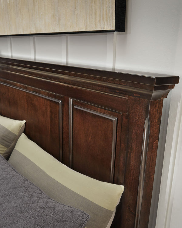 this king panel storage bed is elegant without looking fussy. Two built-in drawers at the foot o