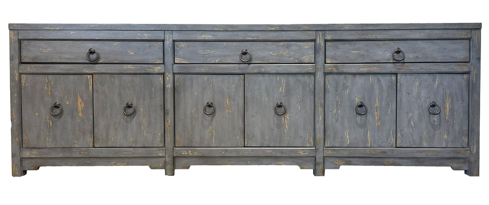 Discover the distinctive Edinburg console, which combines classic style with functionality. Soft-close doors hide adjustable shelves, while three smoothly sliding drawers provide easy storage. The felt-lined drawers add elegance while keeping your items s
