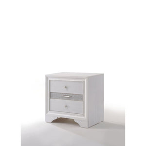 3 Drw (Jewelry Drawer w/Compartments) Drawer: GLIDE Center Metal (Kenlin, 3/4 Ext.), DOVETAIL English Front & Back, Fully Finished Inside (Full Ext. & Felt-Lined Only for Jewelry Drawer), Safety Stop, Manual Closing, Hdw: Single Pull Knobs (Handle Jewerly