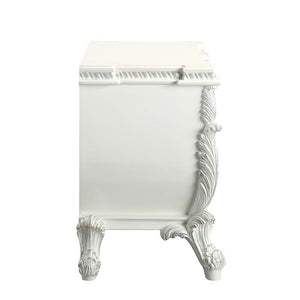  and lustrous finishes are all included in the Vanaheim Bedroom Collection. Extravagant scroll floral design with gold trim accent creates classic appeal and timeless silhouettes. Button tufted headboard and footboard 
