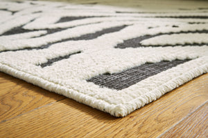 Thomwith - Black / Ivory - Large Rug