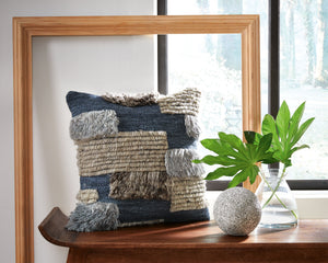  this accent piece creates a sense of cozy charm.<br/><br/><b>Product Featu